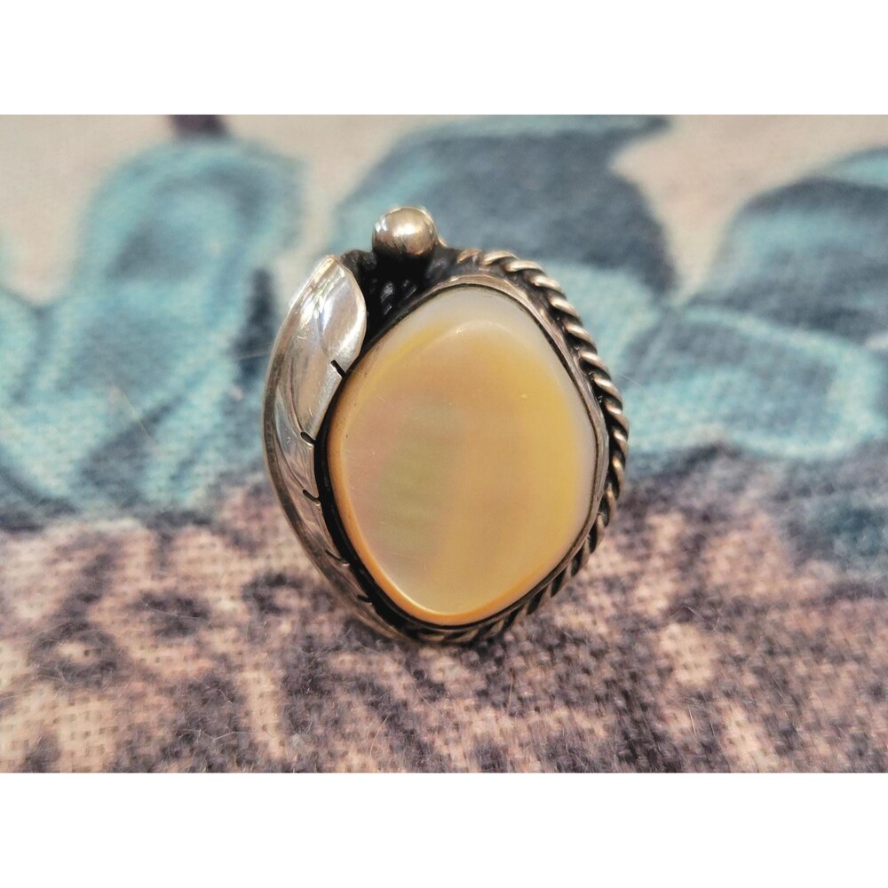 Native American Sterling Silver Mother of Pearl Leaf Ring – Size 5.5